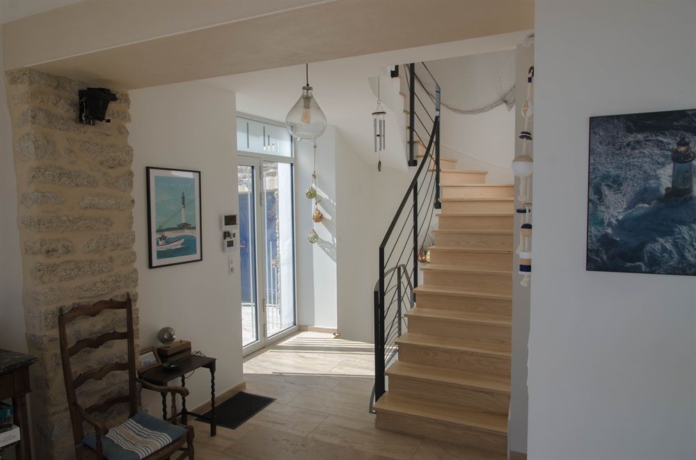 L'entrée, vers le salon