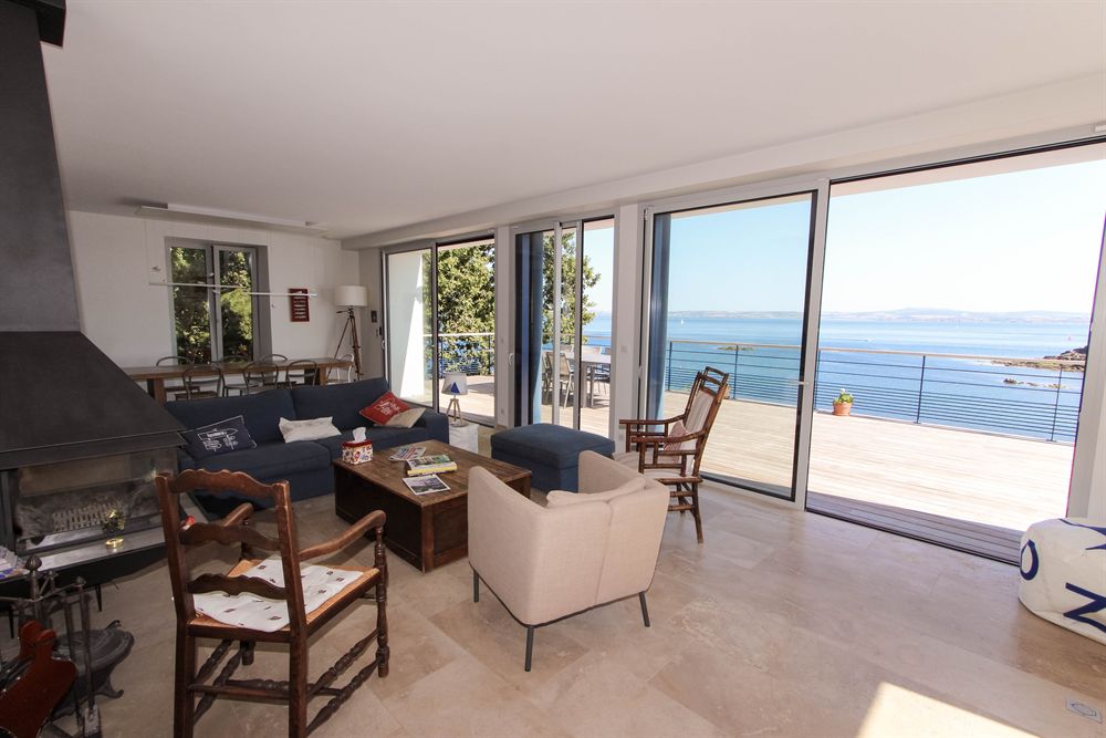 Le salon, vue mer