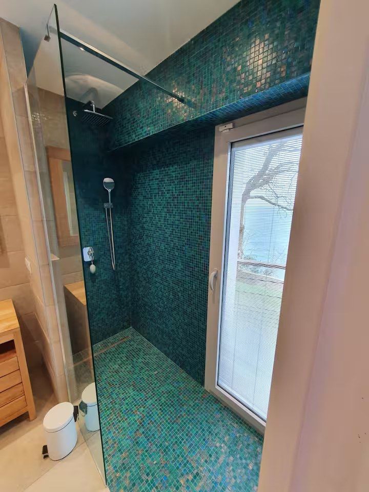 Sa salle d'eau — la douche en mosaïque