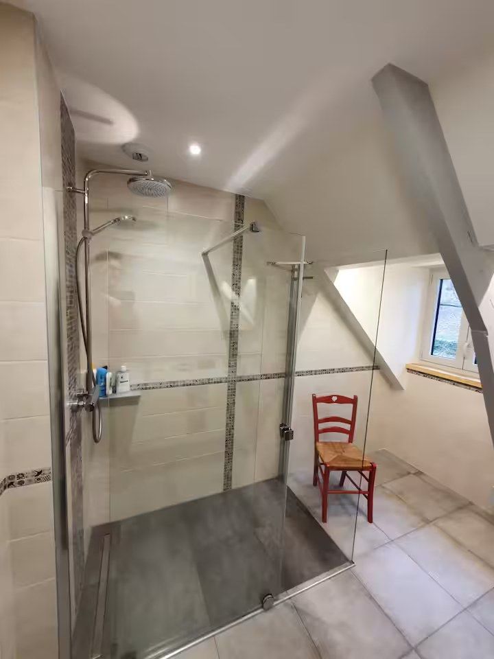 Salle d'eau du 2e étage — la douche
